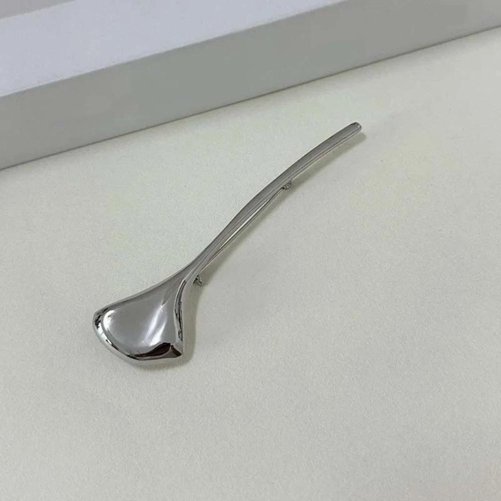 French Style Ginkgo Leaf Brooch Vintage Metal Glossy Brooch Long Leaf Pin  Western-style Clothes