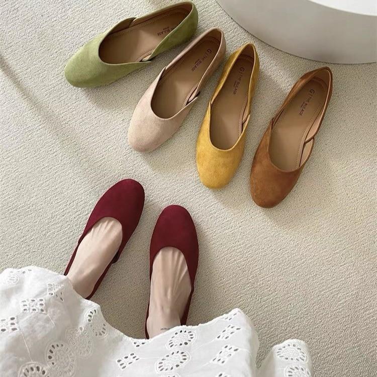 Soft sole shallow mouth fairy suede spring round head French ladyshoes wind gentle ballet shoes grandma shoes sweet 2025