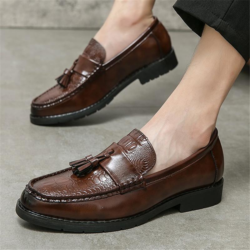 Fashion Luxury Designer New Men Tassels Thick Bottom Black Brown Shoes Moccasins Wedding Prom Homecoming Party Footwear Zapatos Hombre