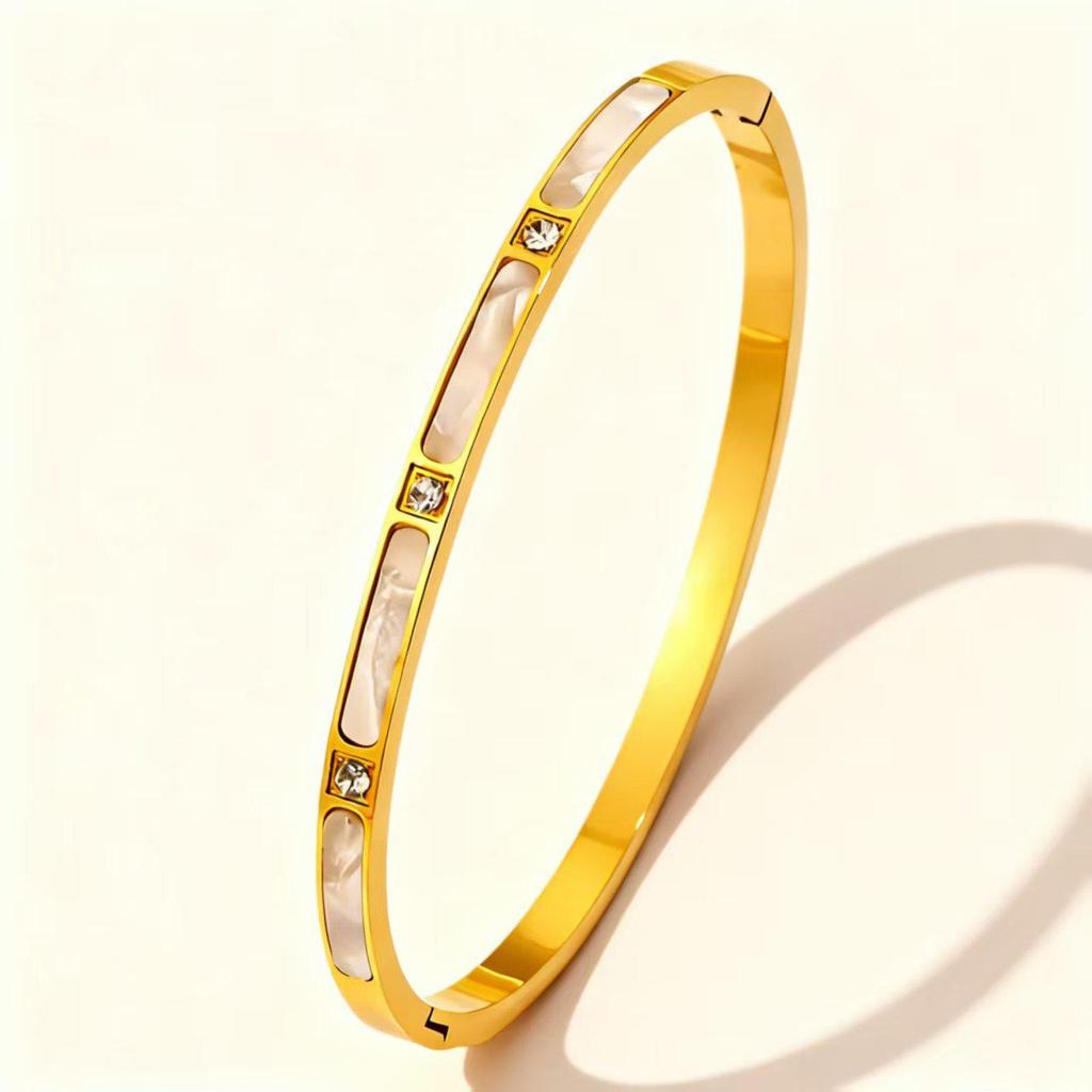 Elegante Bracciale in Acciaio Titanio Placcato Oro per Donna - Raffinato Design Europeo e Americano