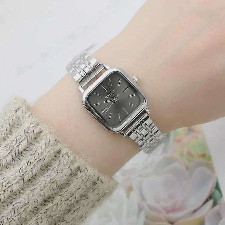 

Художественные квадратные кварцевые часы со стальным браслетом для женщин и девушек - Модный лесной дизайн чёрный