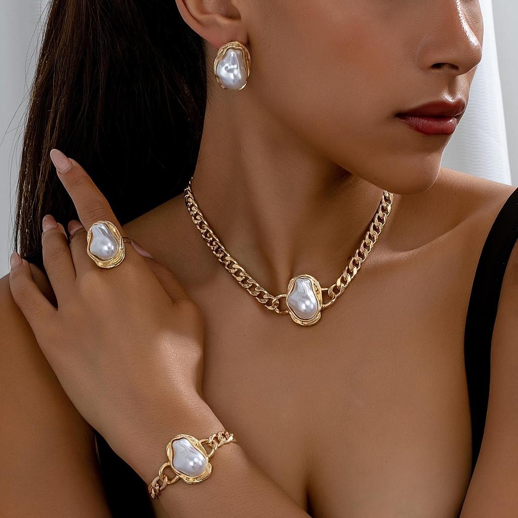 Vintage-Inspired Women's Jewelry Set: Faux Pearl Pendant Necklace, Bracelet & Earrings - Chic Plastic Pearl Accents for Casual Attire