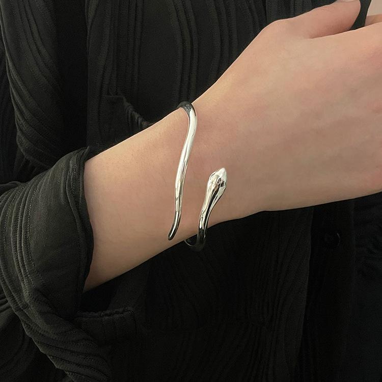 Snake bracelet, women's bracelet, bracelet, bracelet style, cold style, fashion, high fashion