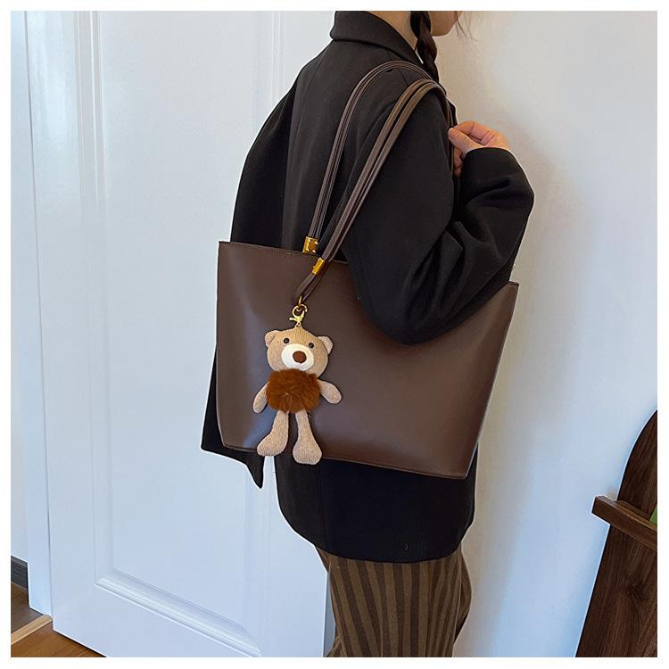 Retro Style Large Capacity Tote Bag Soft Faux Leather Shoulder Handbag with Zipper Closure for Daily Commute