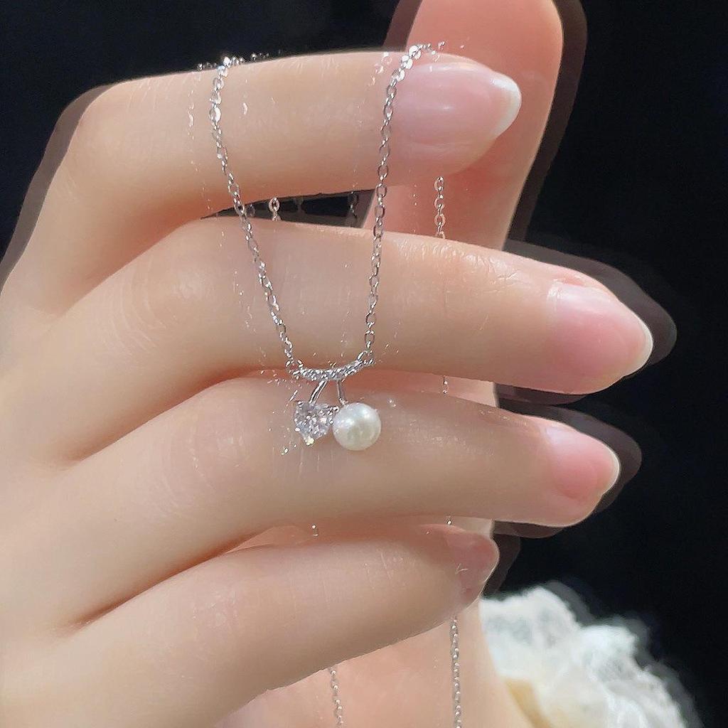 Elegante Kirschperlen-Herz-Halskette für Damen 2024 - Leichte Luxus-Schlüsselbein-Kette