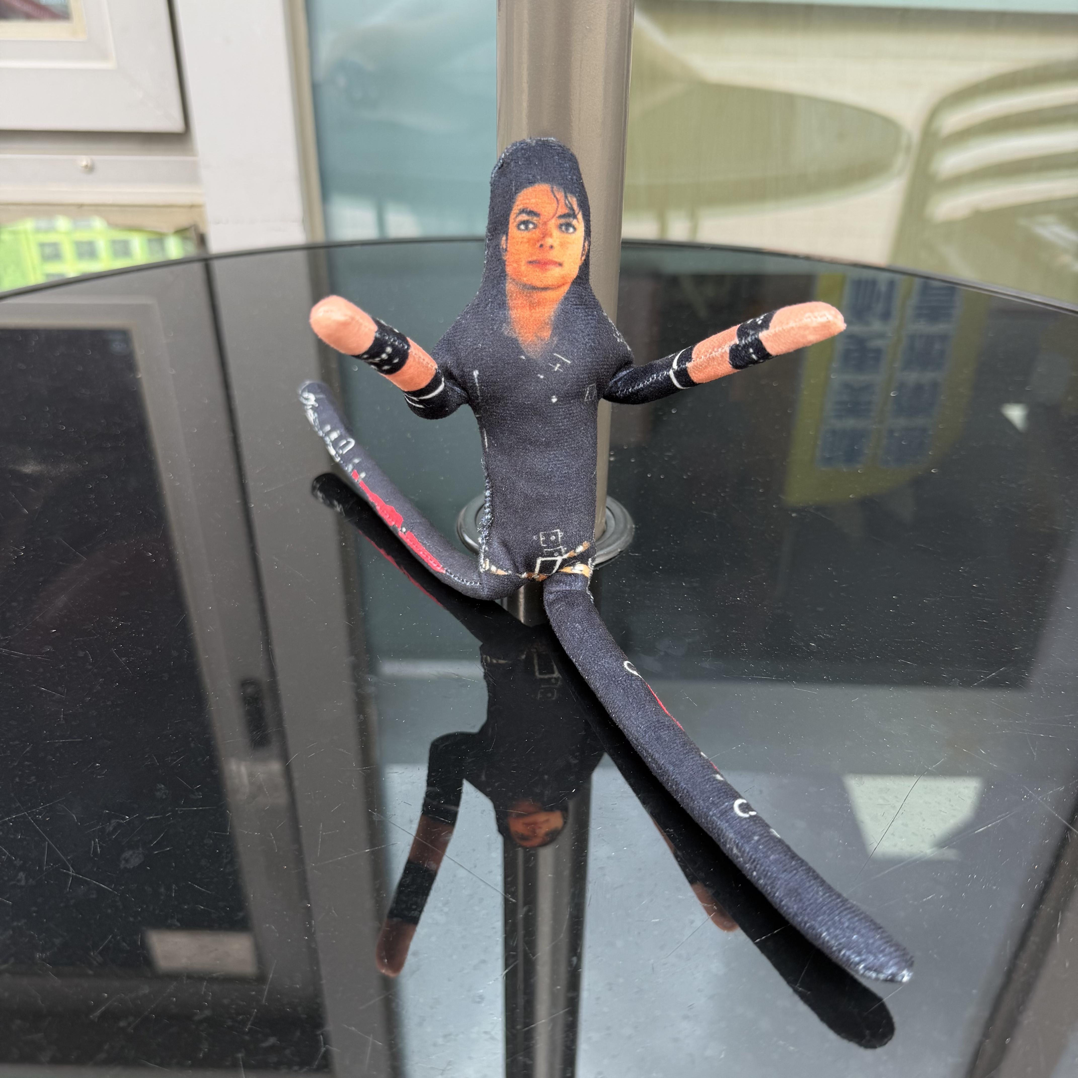 Michael Jackson Pluche Pop met 6 Klassieke Podiumoutfits Verzamelspeelgoed MJ Knuffel Merchandise Cadeau Muziekliefhebbers Woondecoratie Ornament gray