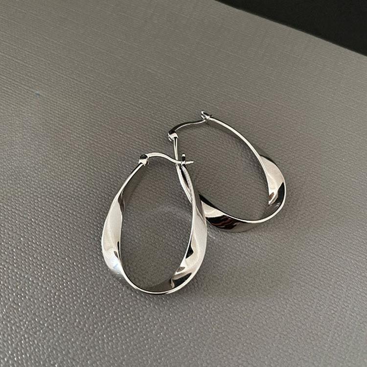 Girls' Earrings Niche Design Sense High-end Earbuds Plain Circle Earrings for Women