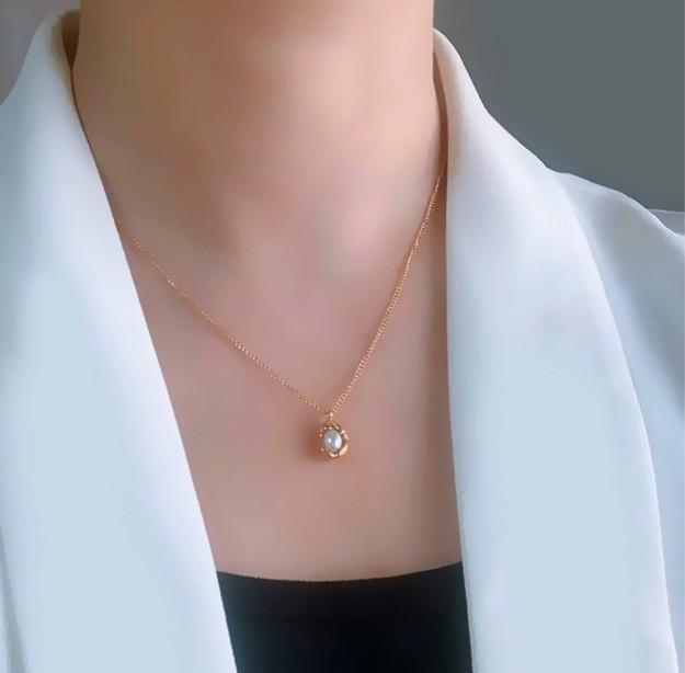 Natural Freshwater Pearl Necklace Bahok Collarbone Chain Design 14K Gold Neck Chain Sweater Chain