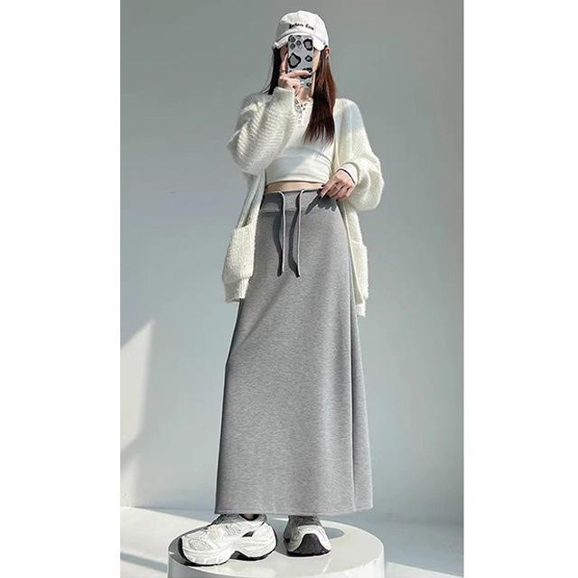 Gray High-Waisted A-Line Skirt for Women - Mid-Length, Hip-Hugging, Slit, Straight Tube Design for Spring, Autumn, and Winter.