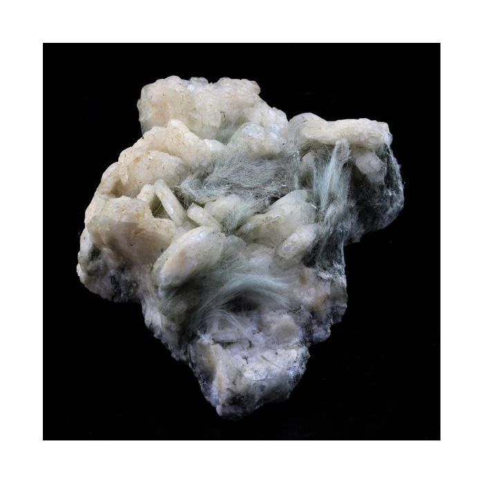 Pierres et Minéraux. Albite + Byssolite. 97.0 ct. Saint-Véran, Hautes-Alpes, France.