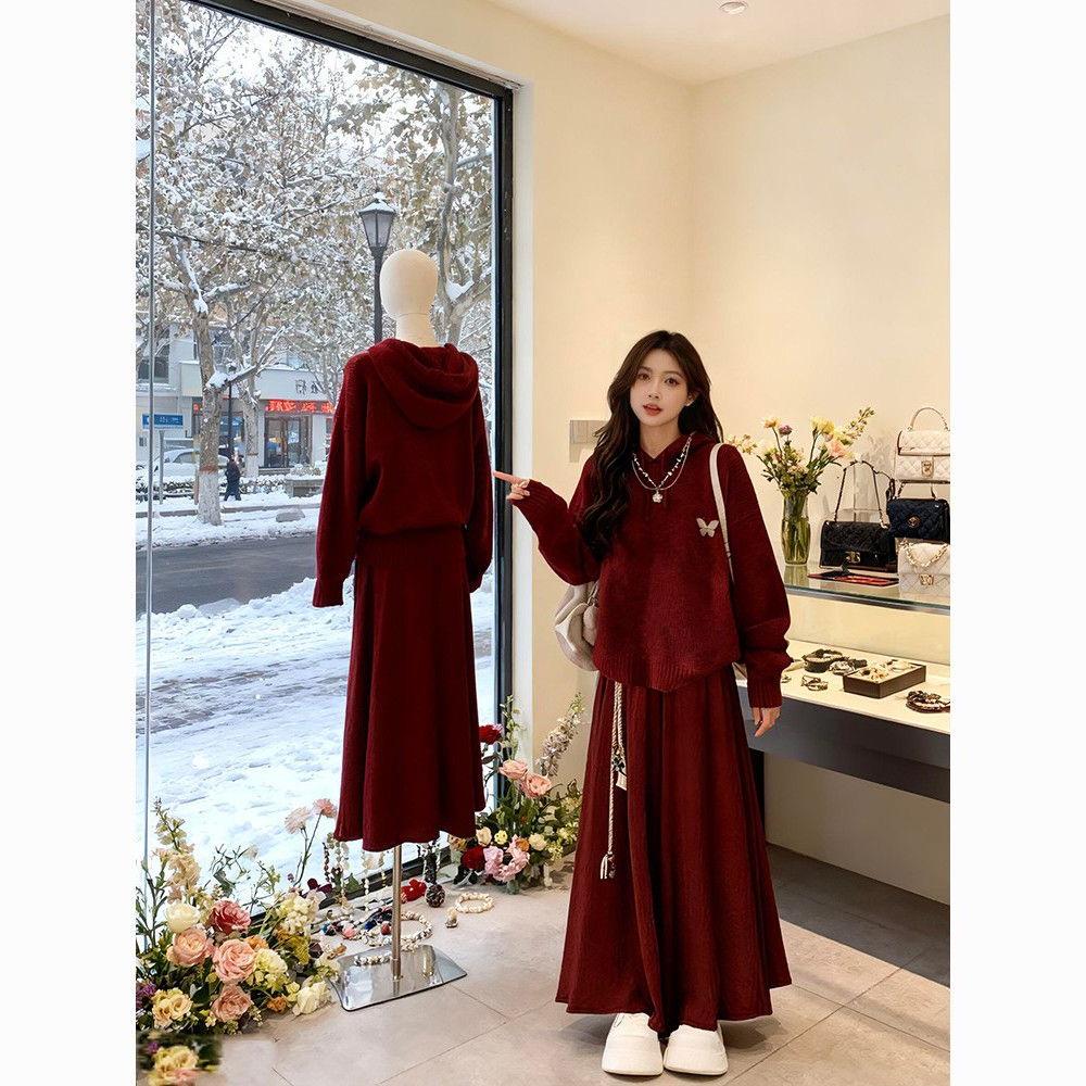 

High-Waisted Red Midi Skirt & Hooded Knit Sweater: Stylish, Youthful Two-Piece Set in European & American Style, Brand New with Tags. M