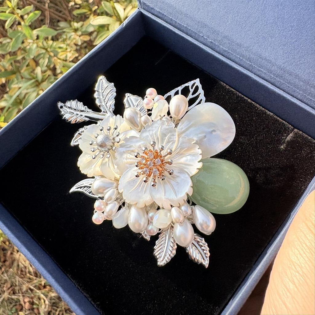 Mother-of-Pearl Teardrop Gemstone Brooch – Korean Hanbok & Coat Gift