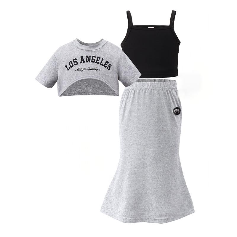 

Комплект одежды для девочек: летний детский повседневный жилет на бретельках + короткая футболка с буквенным принтом + юбка-рыбий хвост 4Y серый