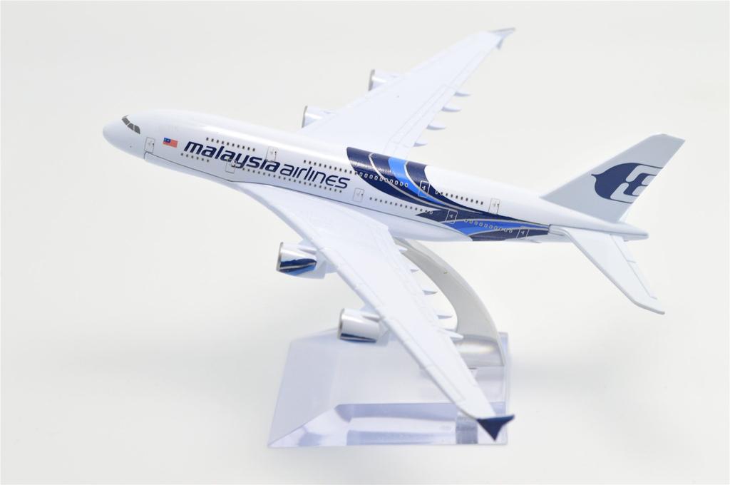 TANG DYNASTY 16cm Malaysia Airlines Airbus A380 Alloy Airplane Model Toy 1/400