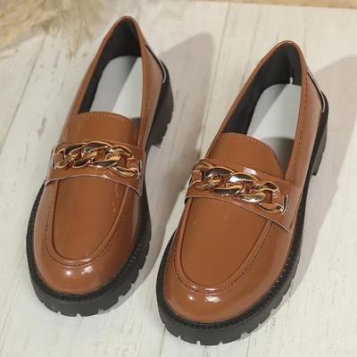 Moda Estilo Britânico Senhoras Mocassins 2024 Outono Clássicos Bico Redondo Mulheres Casual Bombas Decoração de Metal Corrente Bico Redondo Sapatos de Salto Médio