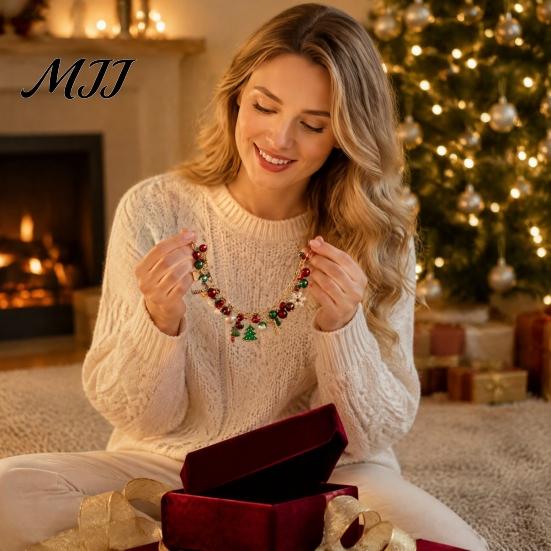 Sparkling Stocking Wrist Accessory Christmas Charm Bracelet for Women, Santa Claus Snowman Bell Glove Holiday Photo Prop Tree Snowflake Pendant