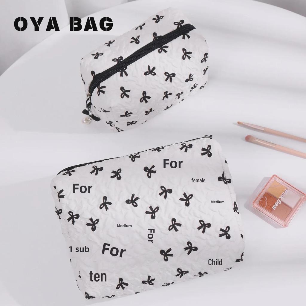 Kosmetisk väska med präglad plisserad rosett - Rymlig, exklusiv multifunktionell förvaring.