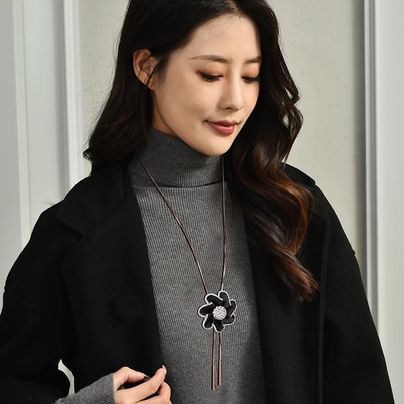 And Stylish Chic Long Chain Flower Sweater Necklace With Luxurious Accents Rhinestone