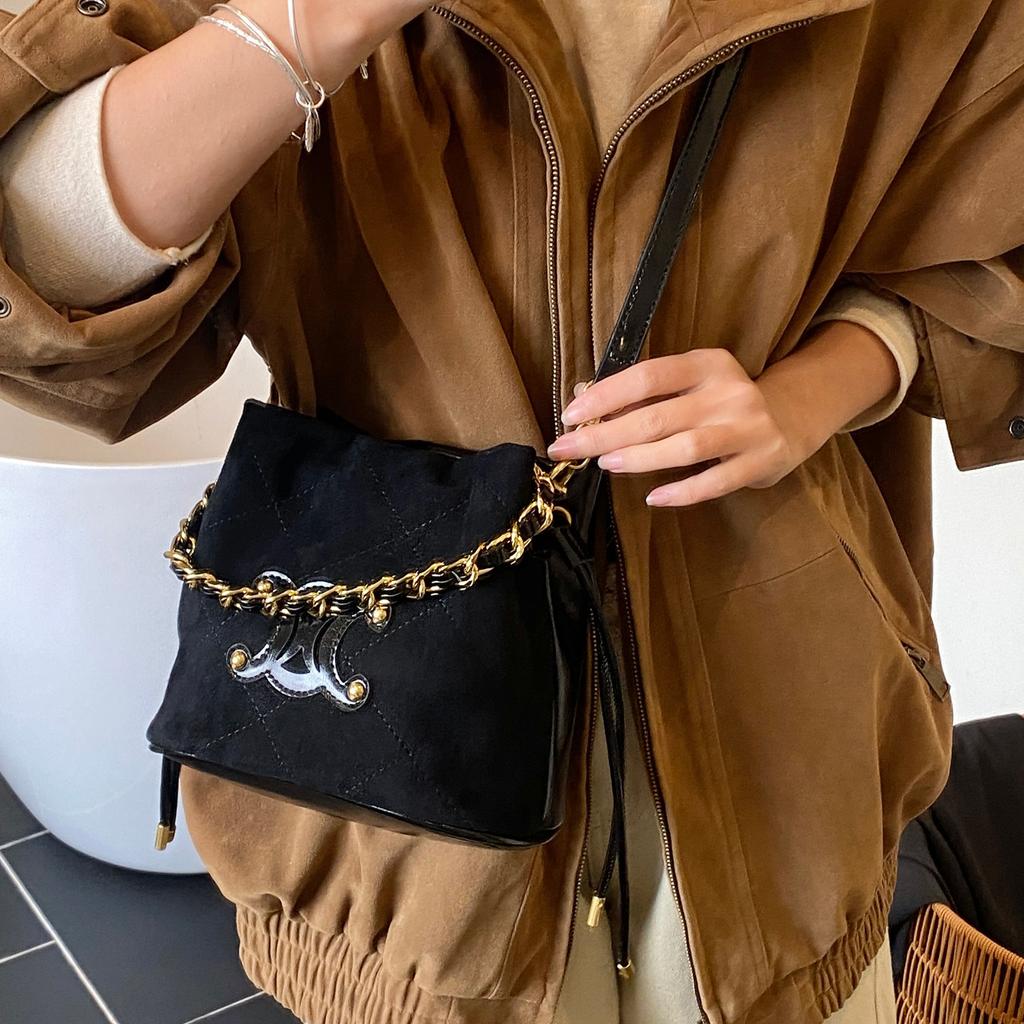 Commuter simple diamond bucket bag women's 2025 new fashionable large-capacity casual foreign style shoulder messenger bag