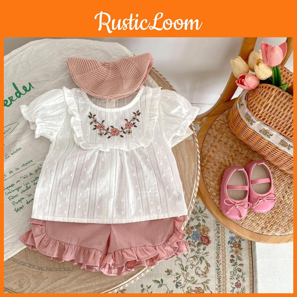 Stilvolles Sommer 2023 Baby Mädchen Besticktes Puffärmel-Top und Niedliche Rüschenshorts Outfit-Set