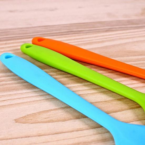 Cream Spatula Multi-purpose Ergonomic Random Color Cake Scraper with Eyelet