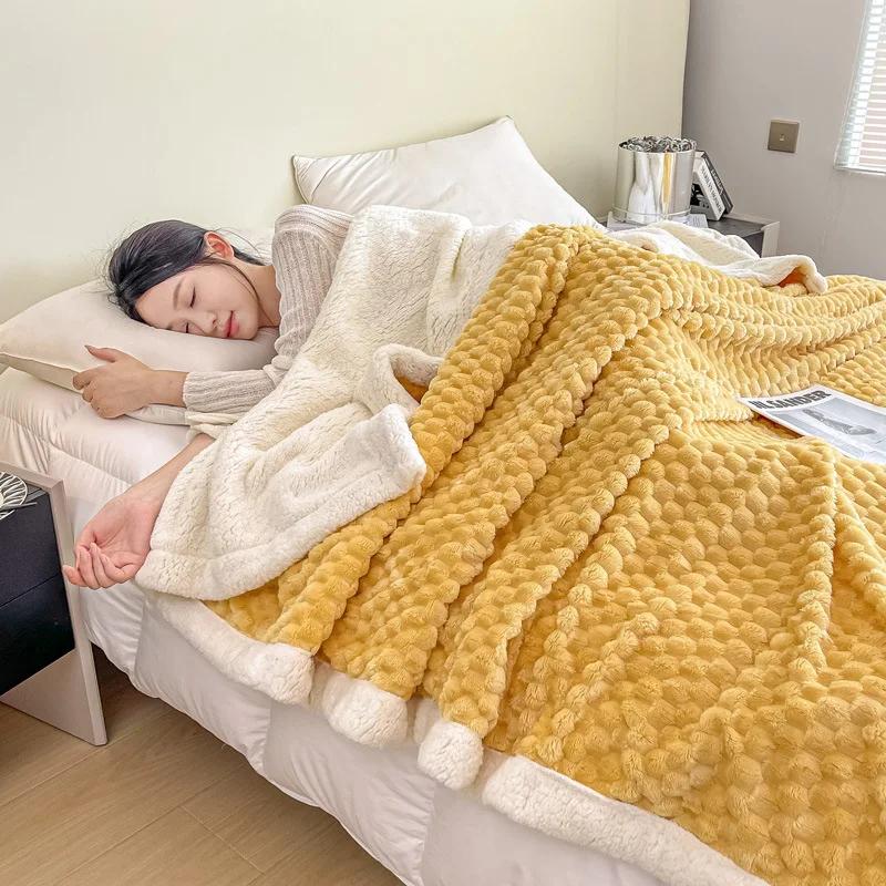 Little Fragrant Style Extra Thick Golden Turtle Velvet Jacquard Wool Blanket All Season Universal Multifunctional Office Blanket