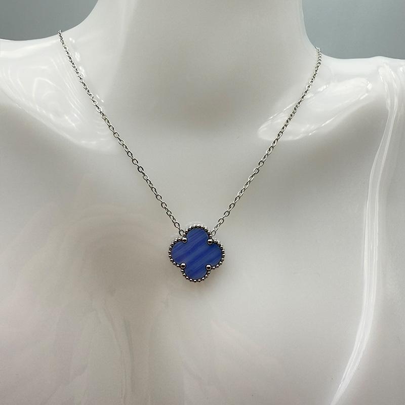 Temperament Socialite Lucky Four-leaf Clover Titanium Steel Necklace Female Internet Celebrity Light Luxury Five-flower Clavicle Ladies Necklace