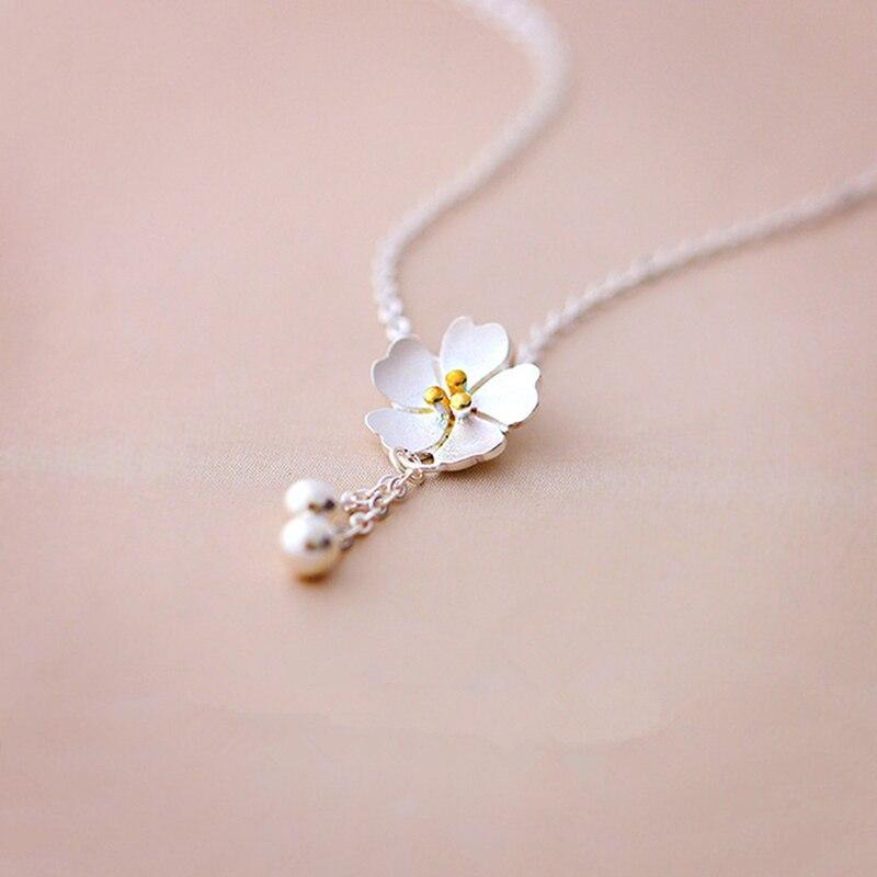 Collana lunga con fiore in Acrilico e ciondolo in argento tibetano ... | su