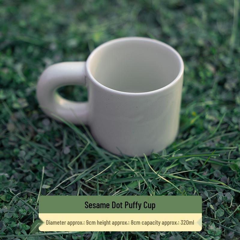 Picnic-Themed Photo Props: Outdoor Scene Decoration with Tablecloth and Tray for Food Photography.