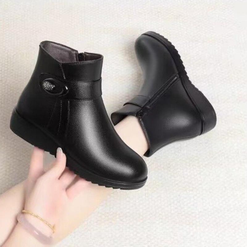 

Non-slip and warm women s cotton boots soft leather winter mother cotton shoes new soft-soled flat-soled medium and old leather shoes 41 чорний
