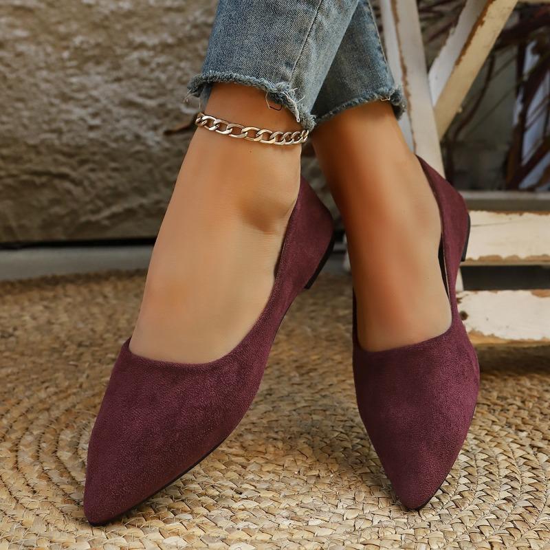 

Новый стиль обуви — это простые женские балетки большого размера с мелким носком. 43 бордовый