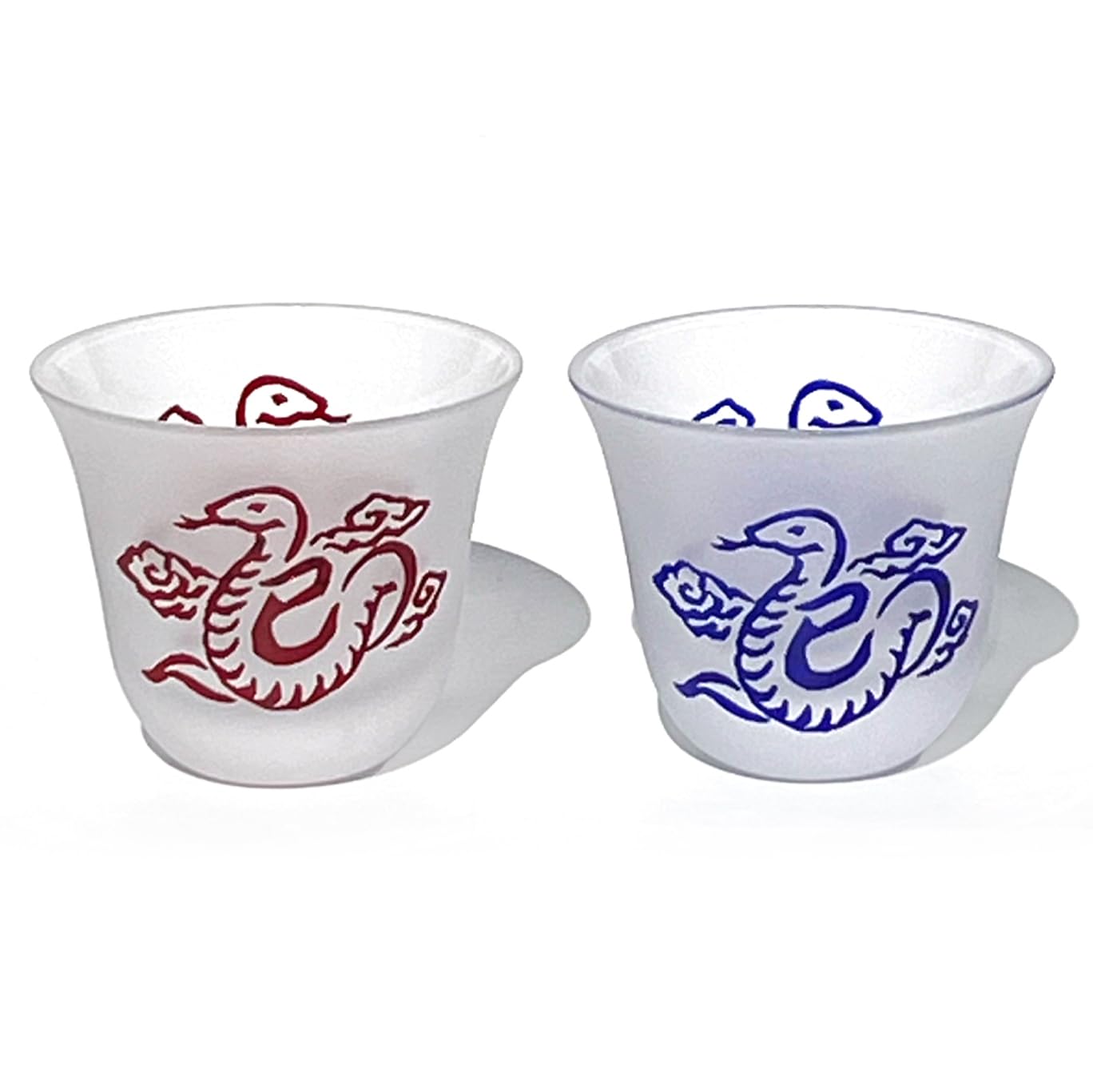 

Прямые продажи от Taiburo Пара скульптурных саке-чашек Юмегараси и подарок Сделано в Японии [Официальная студия] «Змея» (красно синий) TB002-106, В коробке,