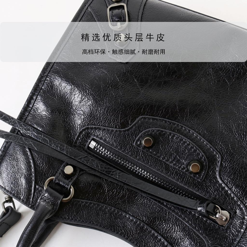 2025 New Fashionable Style Top Layer Cowhide Casual Rivet Niche Korean Version Crossbody Bag High-end Feeling Motorcycle