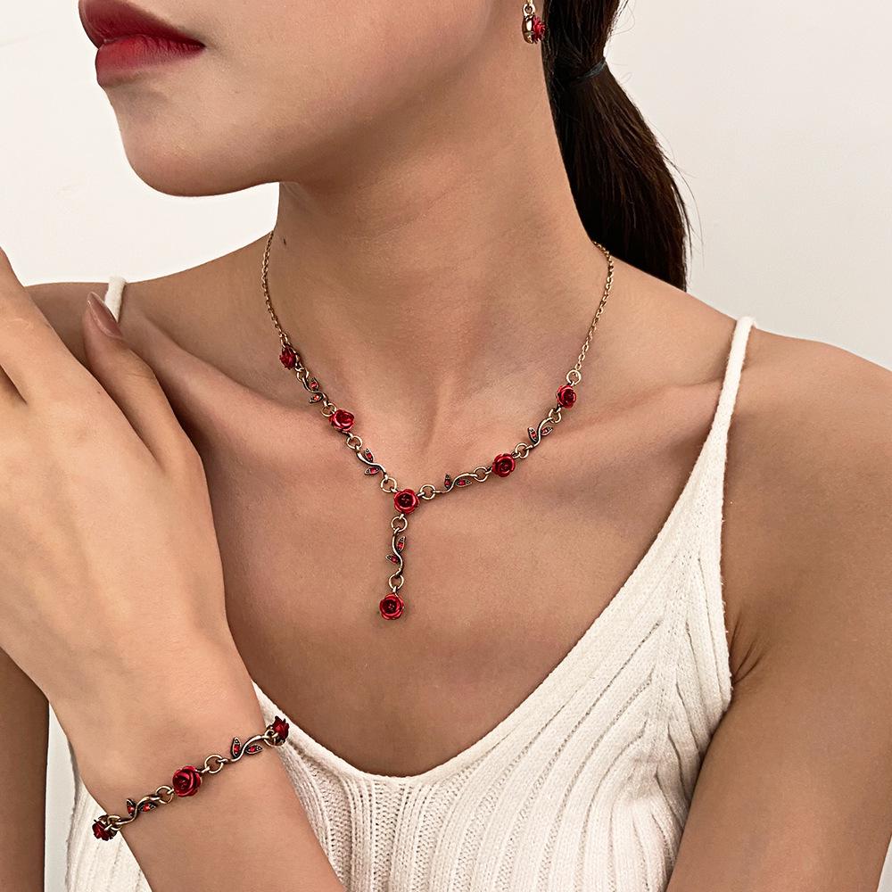 European Floral Jewelry Set: Romantic Rose Bracelet & Versatile Necklace, 3-Piece Artistic Retro Style