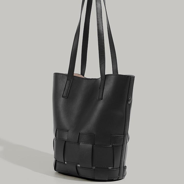 2024 New High-End Woven Fashion Versatile Single Shoulder Bucket Bag Commuting Outgoing Simple Basket Bag for Women Trendy