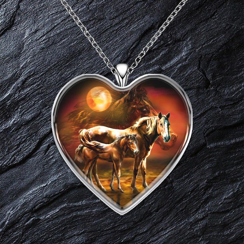 

Стильное крутое колье в форме сердечка