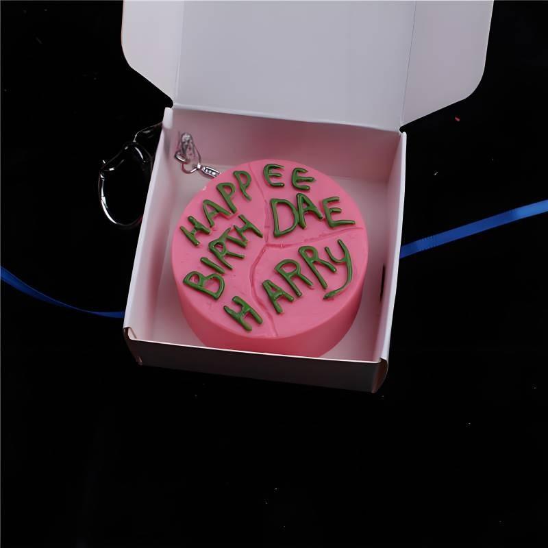 

Милый розовый брелок для торта на день рождения Хагрида в очаровательной подарочной коробке для коллекционеров и фанатов Keychain