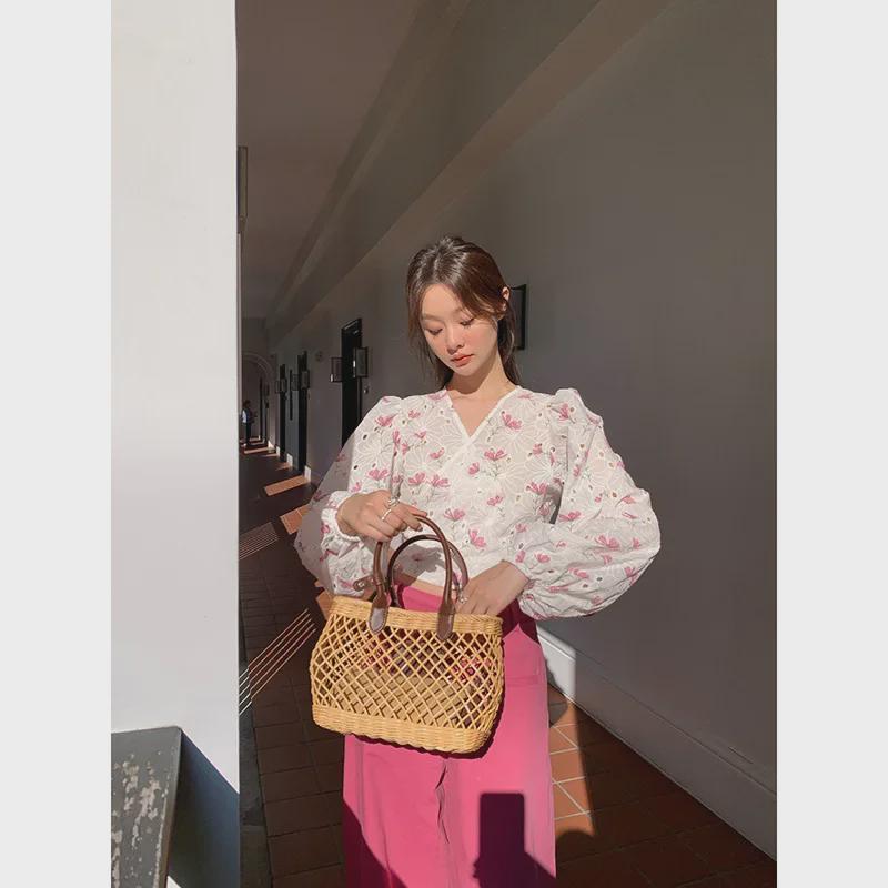 Interpretation of Beauty: 2025 Spring French Romantic Lace-Up Floral Puff Sleeve Top