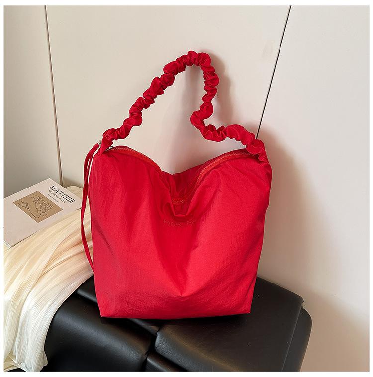 

Холщовая сумка женская большой вместимости 2025 новая летняя простая универсальная сумка-мессенджер плиссированная сумка-тоут для студентки красный