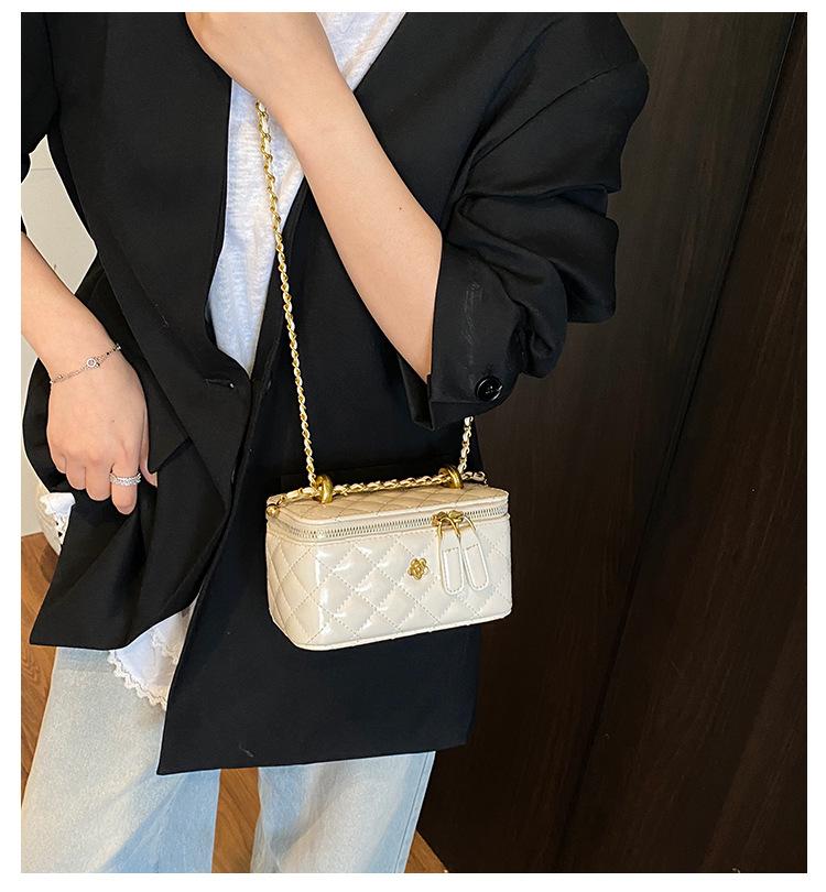 Rhombus embroidery thread bag women's 2025 new spring and summer versatile chain messenger bag fashion super fire box small square bag