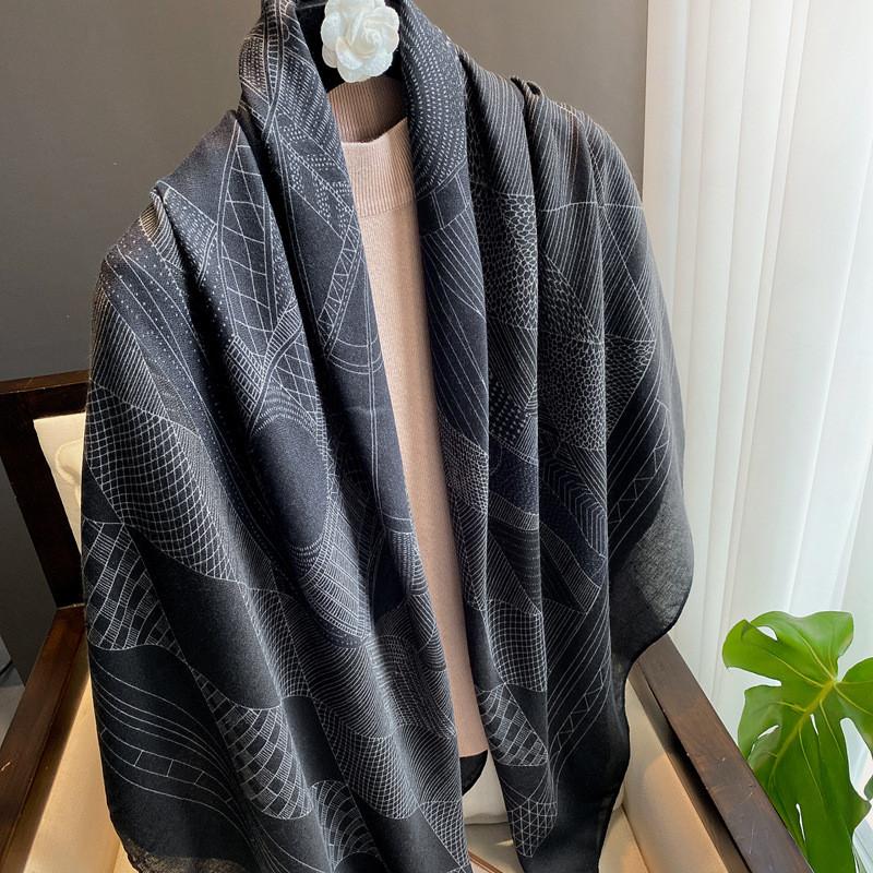 42 Designs Spain Brand Lovely Floral Square Viscose Shawl Scarf Lady Print Soft Wrap Pashmina Bufandas Muslim Hijab 135*135Cm