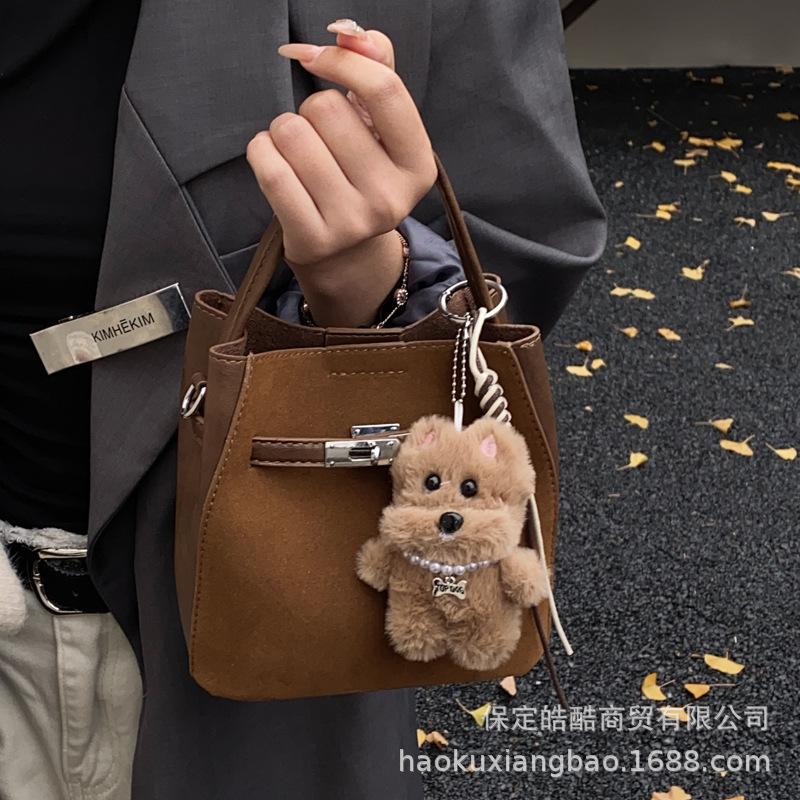 Autumn and Winter Women's Portable Bucket Bag 2025 New Versatile Fashion Foreign Style Exquisite Commuting Niche Design Shoulder Bag