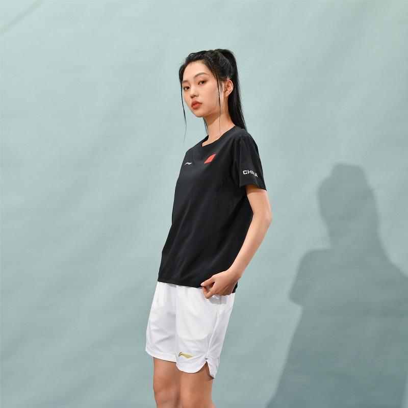 Li-Ning Serie Squadra Nazionale T-shirt a Maniche Corte Comoda Semplice con Logo del Marchio Top Unisex Nero AHSU291-1