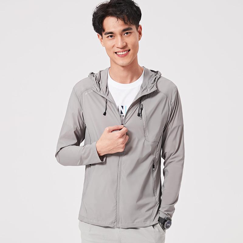 Lightweight Breathable Sun Protection Jacket for Men & Women: Comfortable & Trendy Outdoor Skin Wear