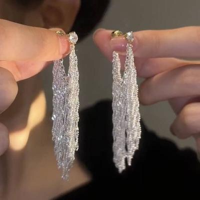 Orecchini con nappe in zircone di alta qualità per donna