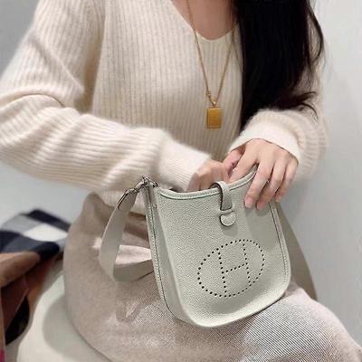 Módní dámská jednobarevná jednoduchá malá čtvercová taška Texturovaná jednoramenní crossbody Pu s nápisem Streetová taška 17*5*19cm