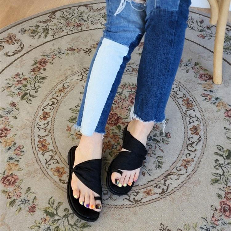 Korean Version of Niche Design Sense Leopard Print Cover Toe Flat Bottom Slippers Women's Outer Wear Summer New Fashion Beach Vacation Sandals