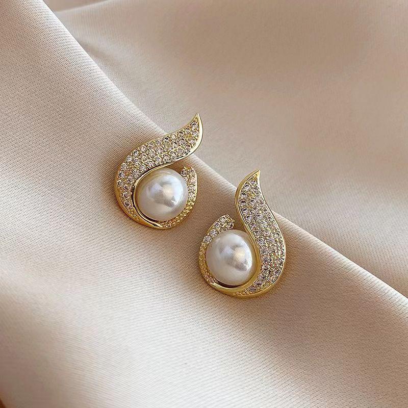 Light Luxury Pearl Stud Earrings Celebrity Temperament Flower Earrings Elegant High-end Earrings