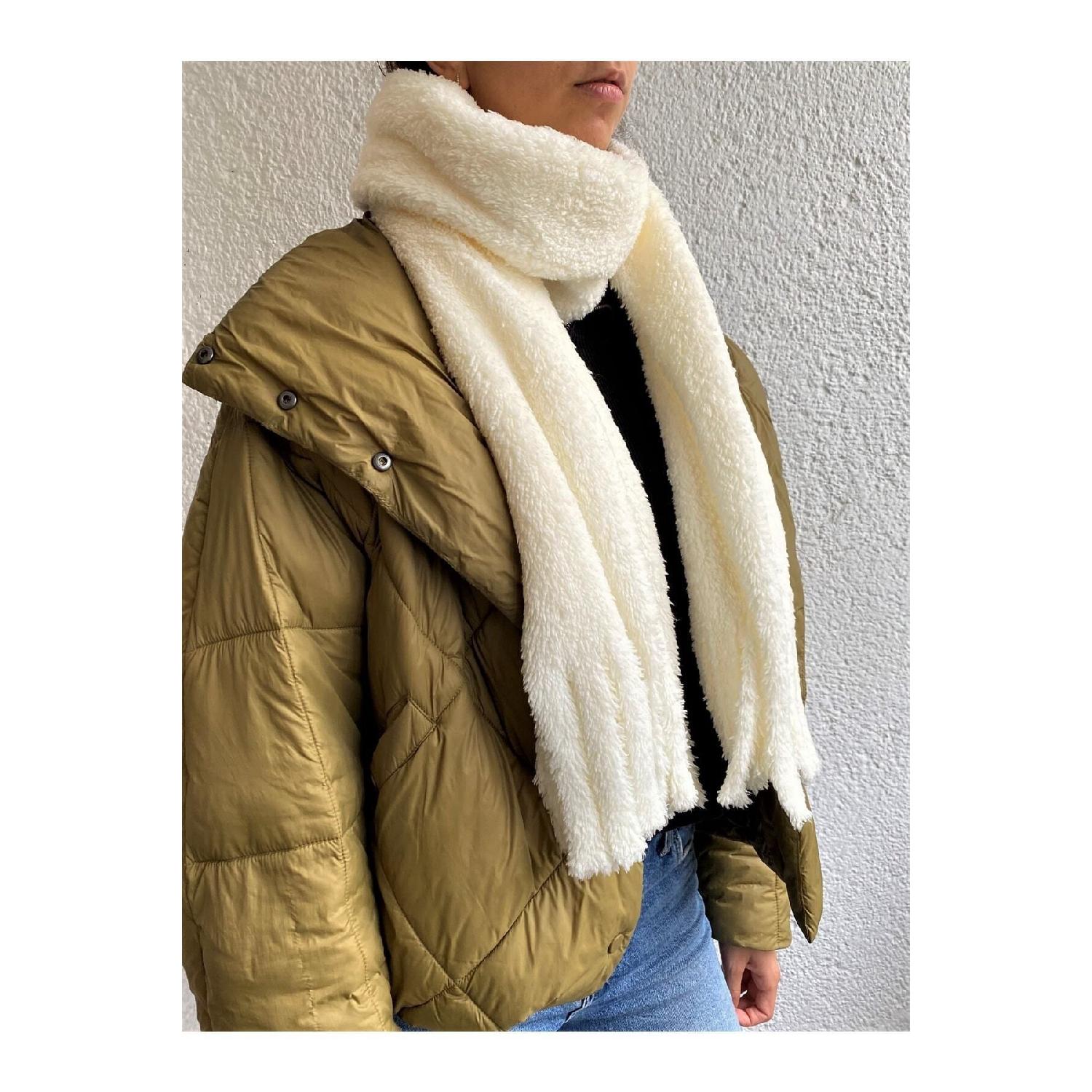 

Plush Scarf бордовий