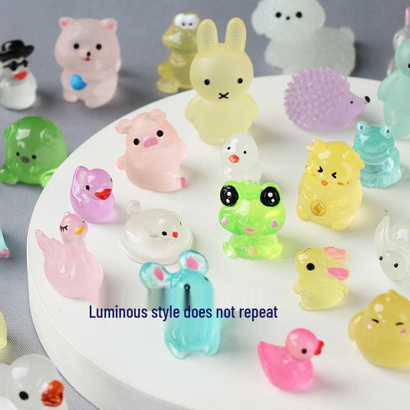 

Светящийся животный сюрприз-пакет: Миниатюрные модели кролика и котенка для детей - Светящийся в темноте сюрприз 15 pcs + 15 pcs Free